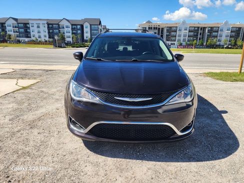 Used 2017 Chrysler Pacifica Touring-L Plus FWD image 4
