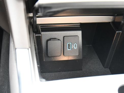 Used 2023 Ford Explorer Platinum w/ Technology Package image 32