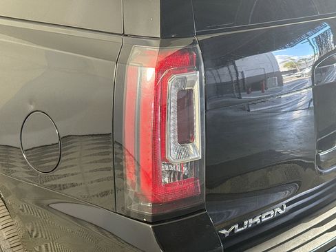 Used 2019 GMC Yukon SLE w/ SLE Value Package image 35