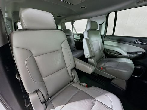 Used 2019 Chevrolet Suburban LT image 30