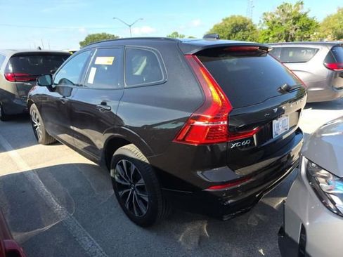 Used 2025 Volvo XC60 B5 Core image 3