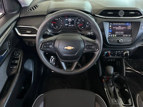 Used 2023 Chevrolet TrailBlazer LT FWD image 16