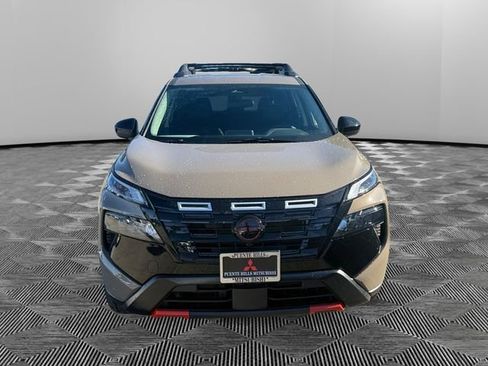 Used 2025 Nissan Rogue SV image 2