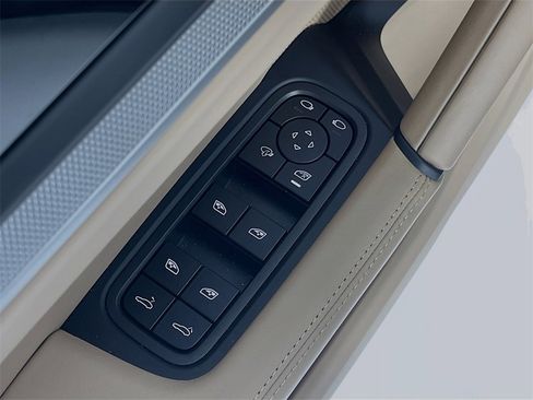 Certified 2026 Porsche Cayenne Coupe image 9