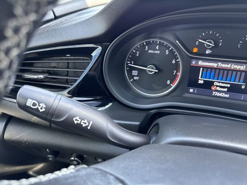 Used 2018 Buick Regal Preferred image 31