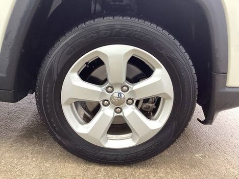 Used 2020 Jeep Compass Latitude w/ Cold Weather Group AWD/4WD image 9