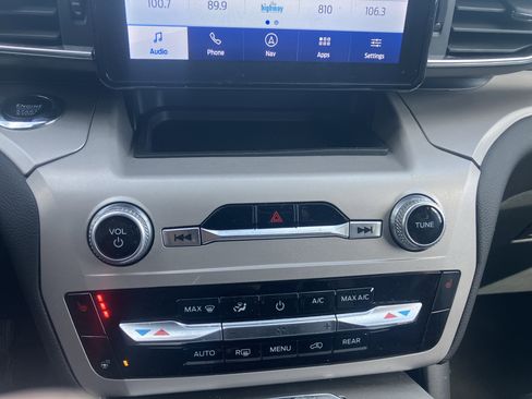 Used 2023 Ford Explorer XLT w/ Equipment Group 202A AWD/4WD image 30