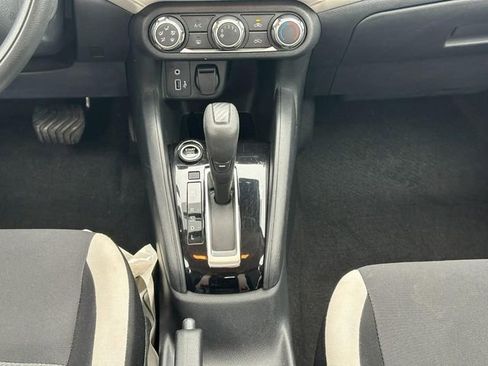 Used 2022 Nissan Versa SV image 14