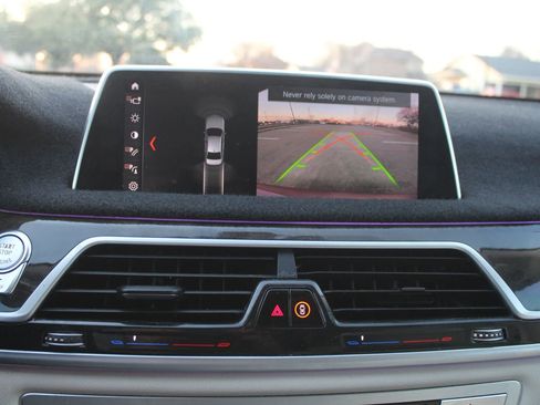 Used 2018 BMW 750i image 20