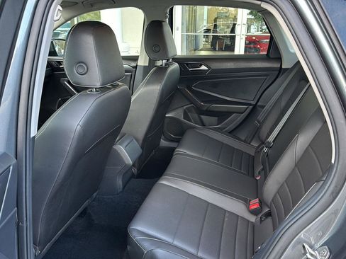 Used 2024 Volkswagen Jetta SE image 9