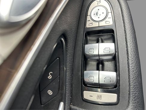 Used 2020 Mercedes-Benz GLC 300 image 17