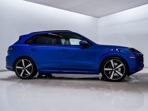 New 2025 Porsche Cayenne GTS image 9