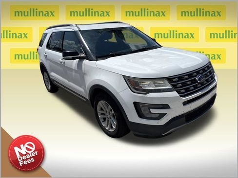 Used 2017 Ford Explorer XLT w/ Equipment Group 202A FWD image 1