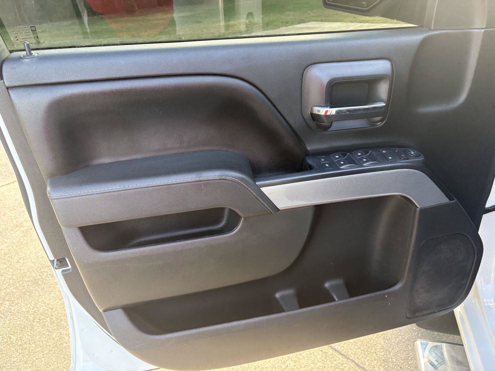 Used 2017 Chevrolet Silverado 1500 LT w/ LT Convenience Package AWD/4WD image 3