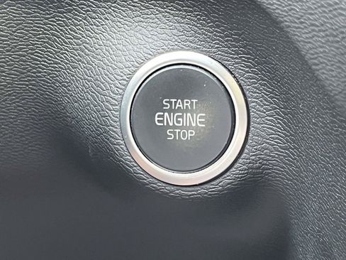 Certified 2023 Volvo XC40 B5 Ultimate w/ Protection Package Premier AWD/4WD image 27