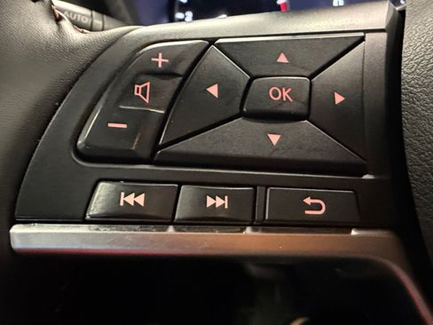 Used 2025 Nissan Sentra SR FWD image 17