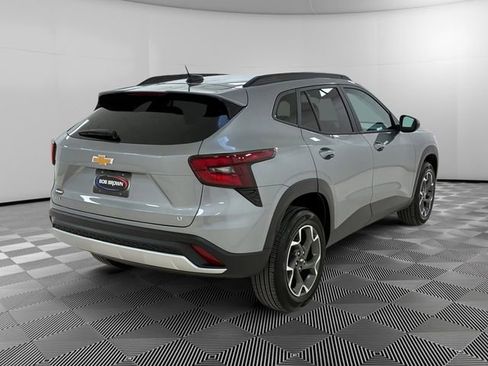 Certified 2024 Chevrolet Trax LT w/ Driver Confidence Package image 3