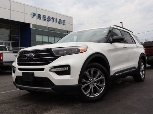 Used 2023 Ford Explorer XLT w/ Equipment Group 202A AWD/4WD image 2