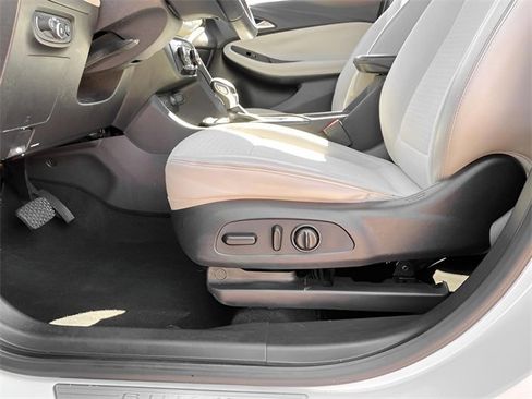 Used 2021 Buick Encore GX Select image 14