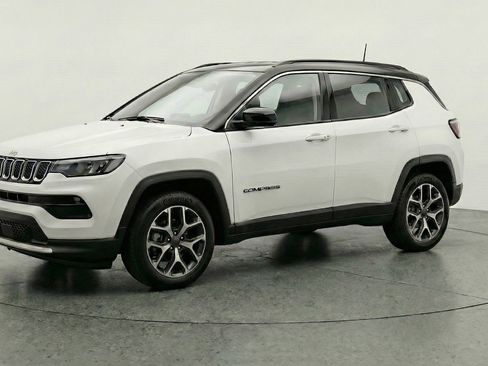 Used 2025 Jeep Compass Limited AWD/4WD image 3