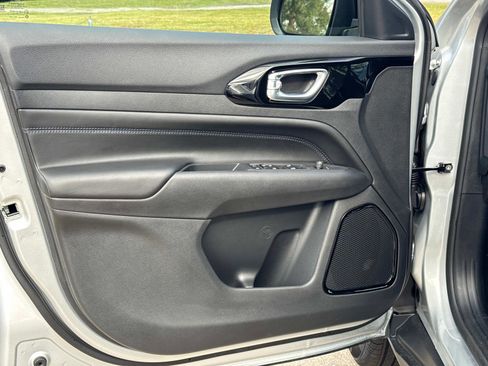 New 2026 Jeep Compass Latitude image 16