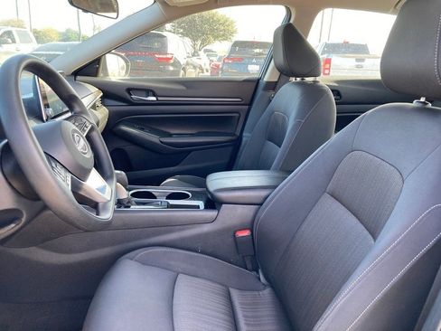 Used 2024 Nissan Altima 2.5 SV image 10