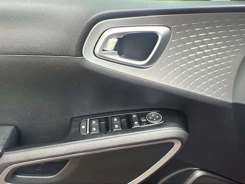 Used 2020 Kia Soul LX image 22