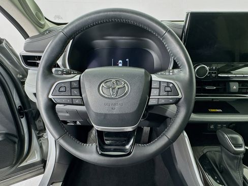 Used 2023 Toyota Highlander Platinum AWD/4WD image 11
