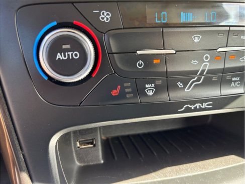 Used 2015 Ford Focus Titanium FWD image 27
