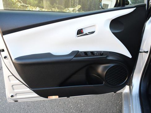 Certified 2019 Toyota Prius XLE w/ Carpet Mat Package image 13