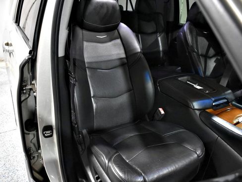 Used 2016 Cadillac Escalade ESV Luxury image 37