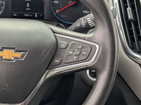 Used 2018 Chevrolet Equinox LT image 18