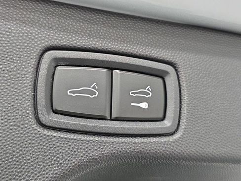 Certified 2025 Porsche Macan Electric RWD image 31