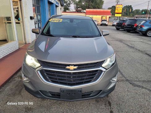 Used 2018 Chevrolet Equinox LT image 2