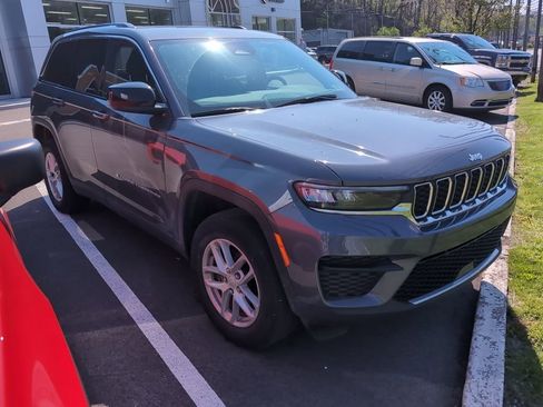 Certified 2023 Jeep Grand Cherokee Laredo X AWD/4WD image 1