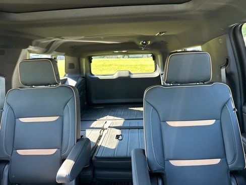 Used 2024 GMC Yukon XL AT4 w/ AT4 Premium Plus Package AWD/4WD image 14
