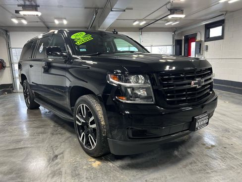 Used 2020 Chevrolet Suburban LT image 2