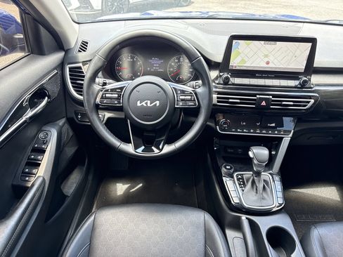Used 2022 Kia Seltos EX AWD/4WD image 12