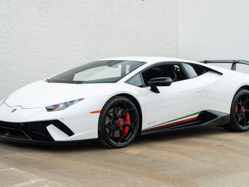 Used 2018 Lamborghini Huracan Performante AWD/4WD image 7