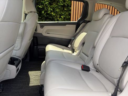 Used 2025 Honda Odyssey EX-L image 4