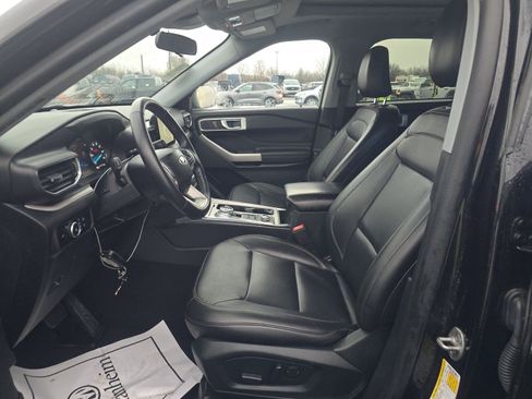 Used 2023 Ford Explorer XLT w/ Equipment Group 202A AWD/4WD image 11
