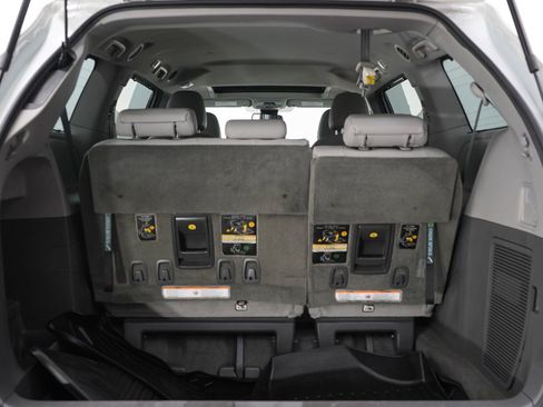 Used 2018 Toyota Sienna XLE w/ XLE Navigation Package AWD/4WD image 9