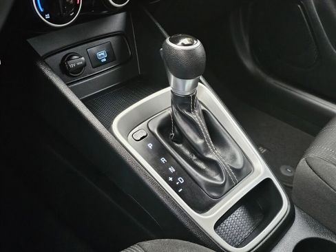 Used 2020 Hyundai Venue SE image 23