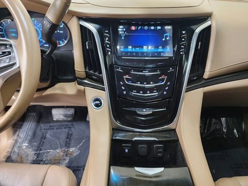 Used 2018 Cadillac Escalade ESV Platinum image 16