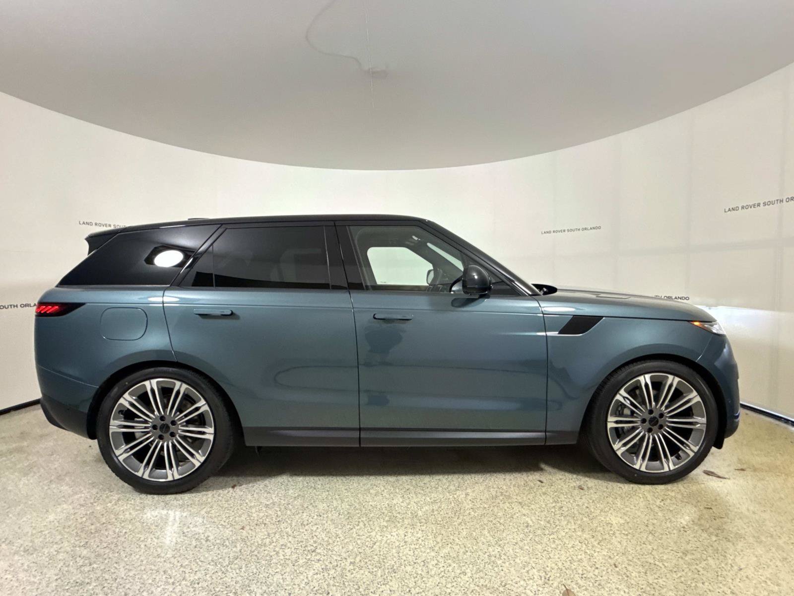 New 2027 Land Rover Range Rover Sport SE AWD/4WD image 6