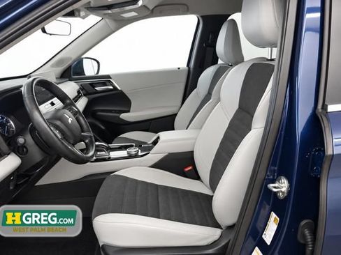 Used 2025 Mitsubishi Outlander SE FWD image 7
