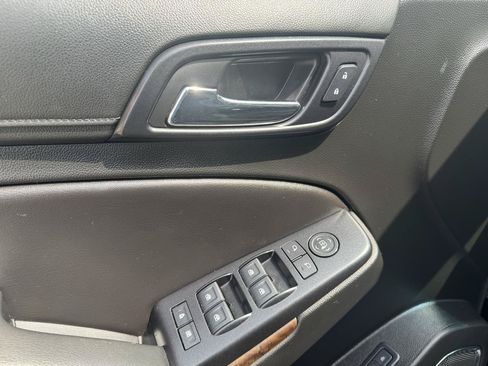 Used 2019 Chevrolet Suburban LT AWD/4WD image 28