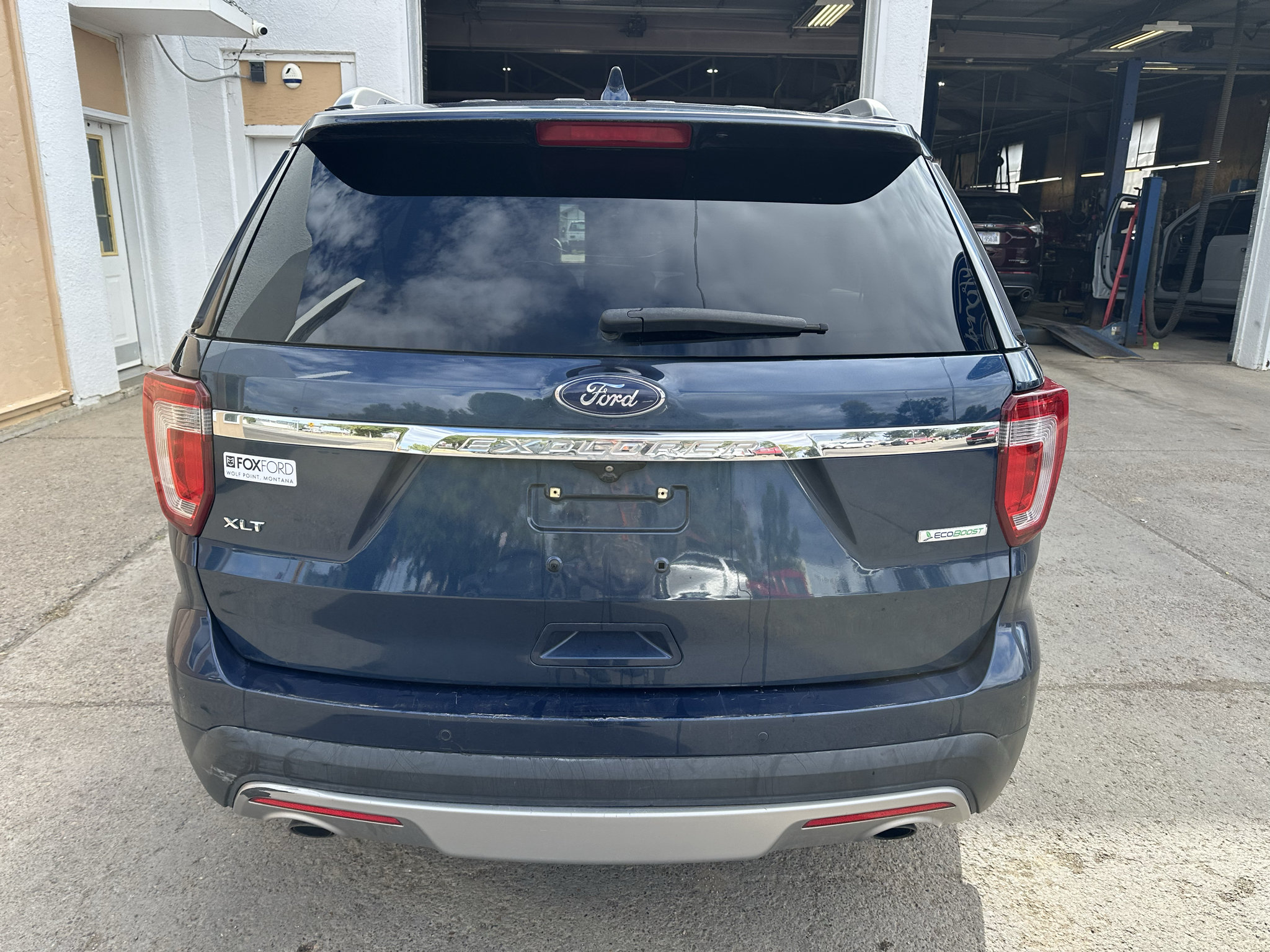 Used 2016 Ford Explorer XLT w/ Equipment Group 202A FWD image 3