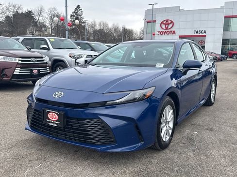 Used 2025 Toyota Camry XSE image 3