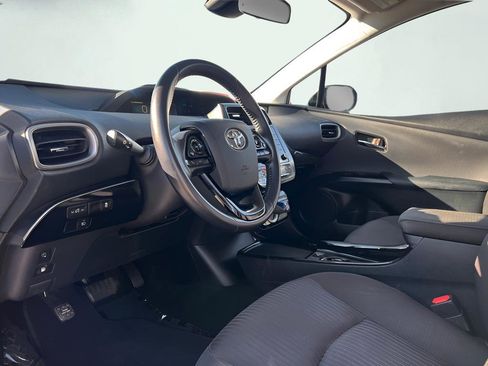 Used 2021 Toyota Prius Prime LE image 2